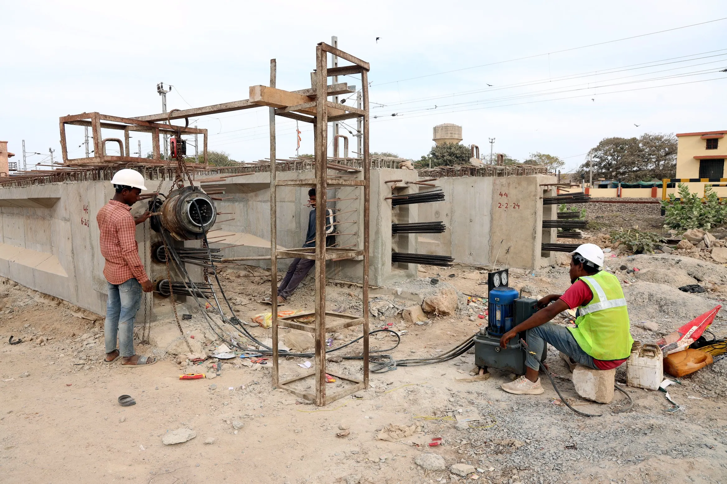 Post-tensioned concrete bridges