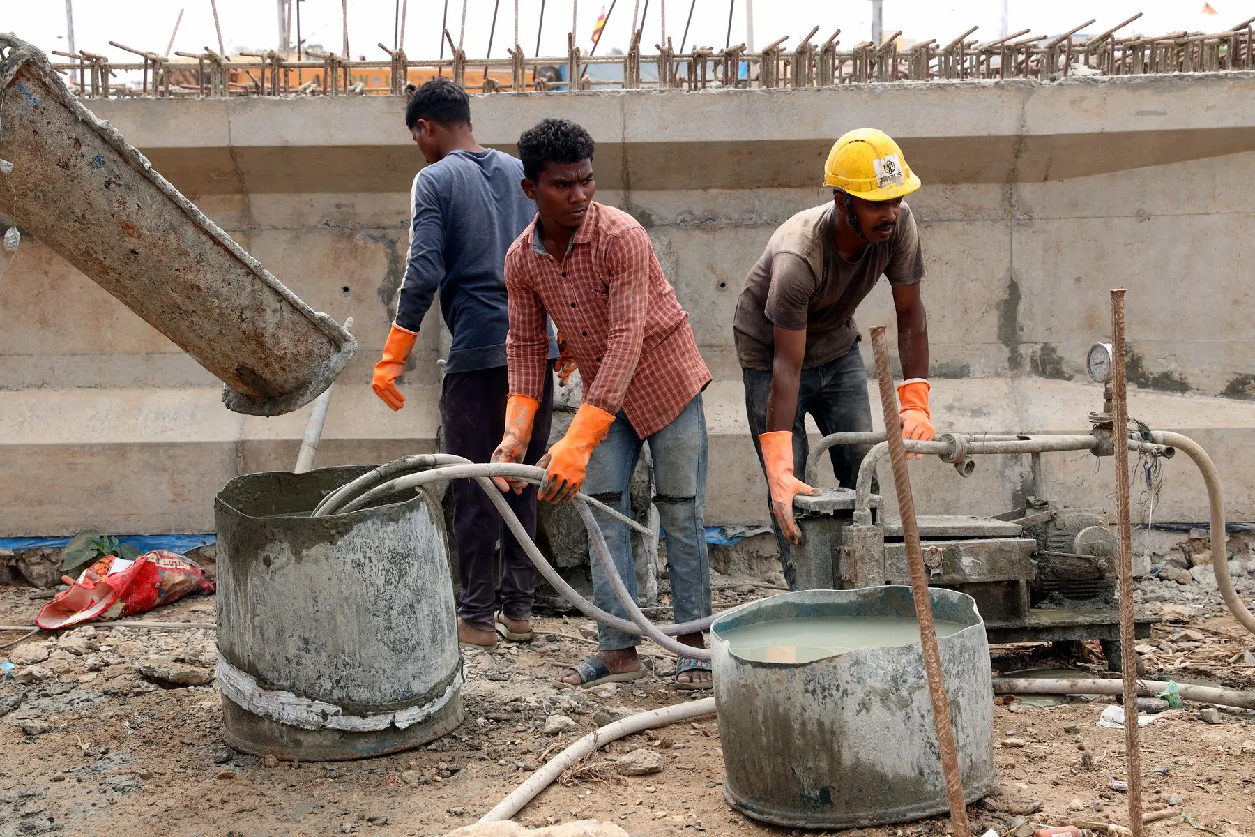 Grouting: TYROS crew at Okha railway bridge, Gujarat