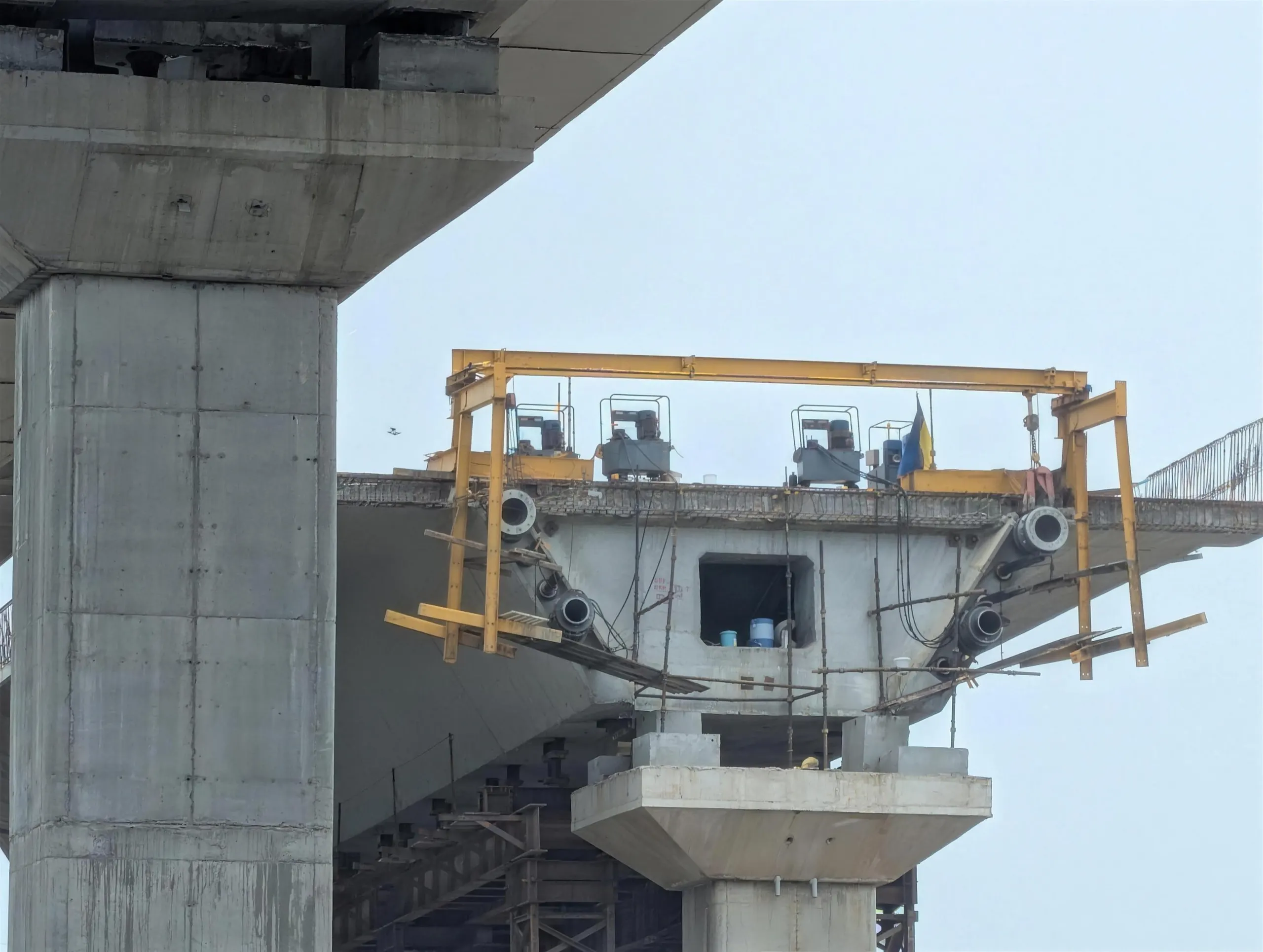 Hydraulic jacks on the stressing gantry at a post-tensioned girder end